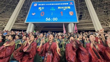 世界杯app下载-1比0！全场沸腾，荆州队射入“历史首球”